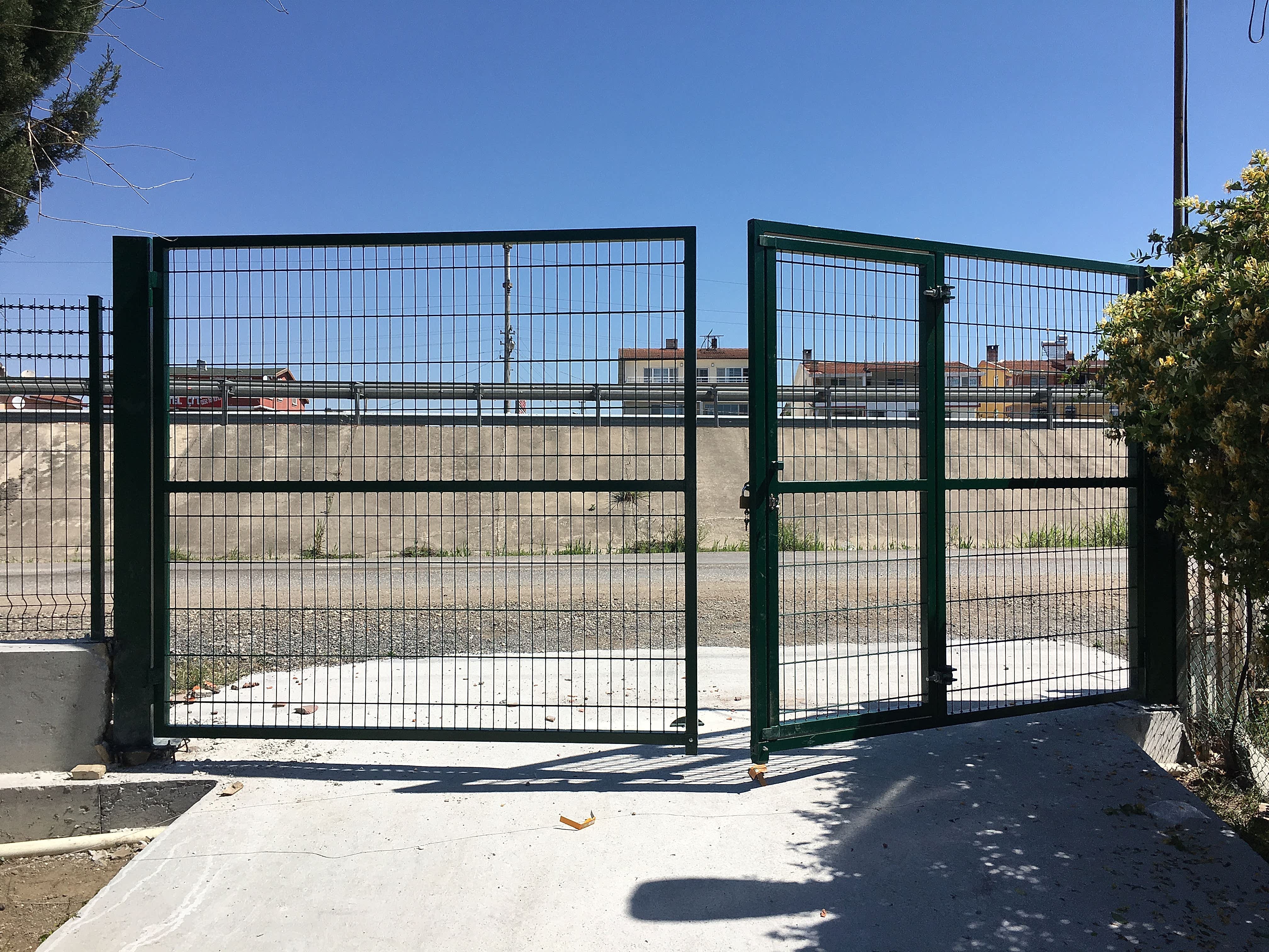 Çift Kanatlı Kapı